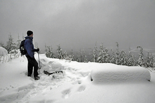 Brian at Stan's Viewpoint from Rattlesnake Ridge on foggy snowy day near North Bend