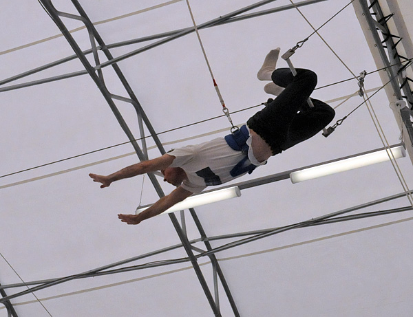 SANCA School of Acrobatics and New Circus Arts Seattle trapeze class knee-hang reach