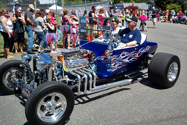 Maxwelton Parade for 4th of July T-bucket hot rod in Clinton on Whidbey Island