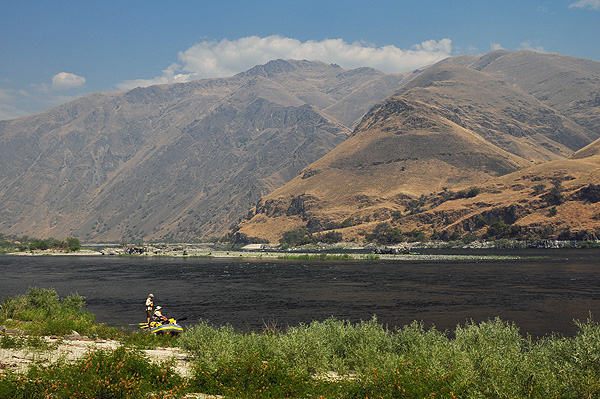Hells Canyon Snake River raft by beach with bushes