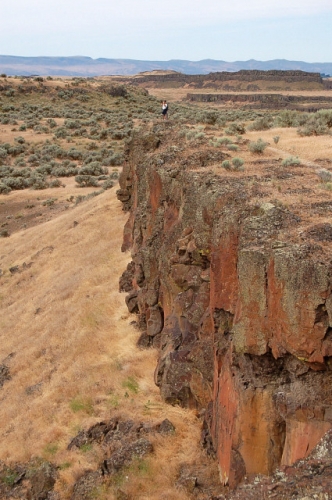 Columbia National Wildlife Refuge Area Frog Lake Trail Lava And Basalt Cliffs