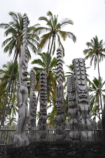 Puuhonua O Honauanau National Historical Park Totem Poles Hawaii