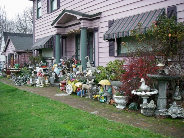 Portland Laurelhurst Lawn Art House Side