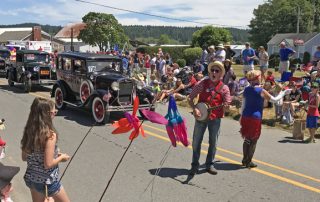 Maxwelton 4th of July parade Clinton Whidbey Island singers banjo player antique cars