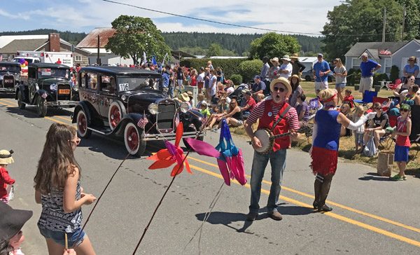 Maxwelton 4th of July parade Clinton Whidbey Island singers banjo player antique cars